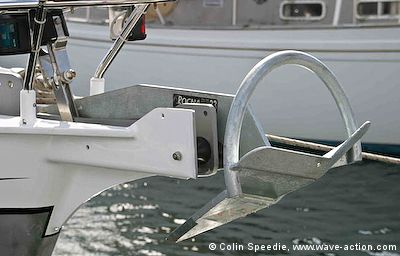 A Rocna anchor on the bow of a OVNI 435 aluminum sailboat