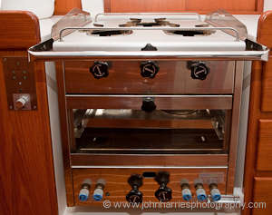 A Bertschi three burner kerosene stove on Polaris, an aluminum expedition sailboat