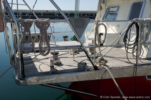 All sails are mounted on rollers (including the main), and all sail handling is carried out from the aft platform. This is not surprising as there is very little room on the side decks due to the size of the deckhouse.