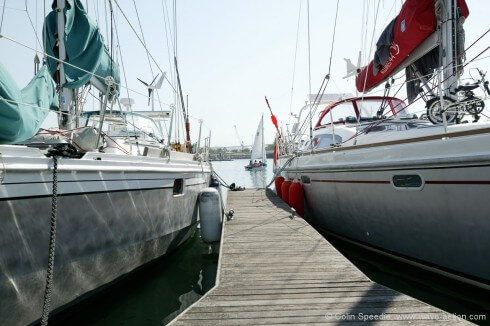 The Allures 44 alongside our OVNI 435. The Allures is a more modern design, and has more freeboard than our 435.