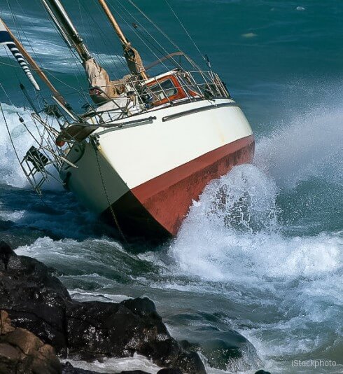 yacht crash on the rocks